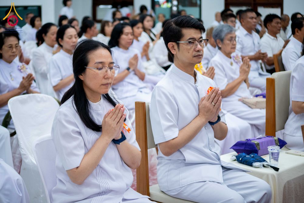 ภาพ No.314525:วันศุกร์ที่ 20 มีนาคม พ.ศ. 2569 พิธีบำเพ็ญกุศล คุณพ่อณรงค์ จินตมากุล โยมบิดา พระครูปลัดรัตนวีรวัฒน์ (รังสฤษดิ์ อิทฺธิจินตโก) ที่ปรึกษาเจ้าคณะจังหวัดปทุมธานี เจ้าอาวาสวัดพระธรรมกาย  ณ ห้องปลูกศรัทธา 2 วัดพระธรรมกาย ปทุมธานี