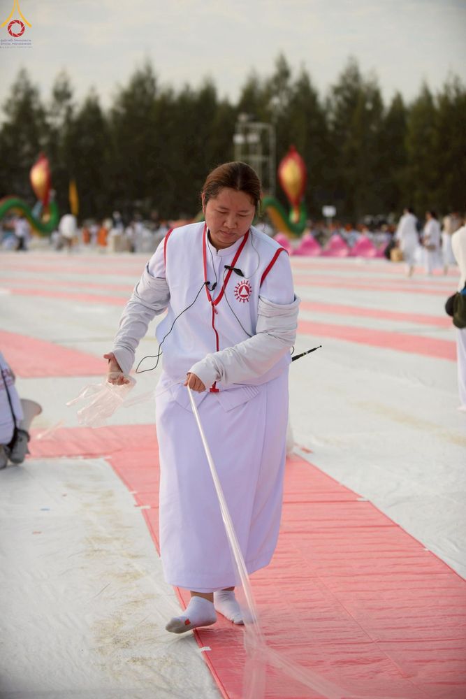 ภาพ No.306680:ภาพเบื้องหลังอาสาสมัครรวมใจ ชุดที่ 5 ในโครงการธรรมยาตรา กตัญญูบูชา มหาปูชนียาจารย์ พระมงคลเทพมุนี(สด จนฺทสโร) พระผู้ปราบมาร อนุสรณ์สถาน 7 แห่ง ปีที่ 14