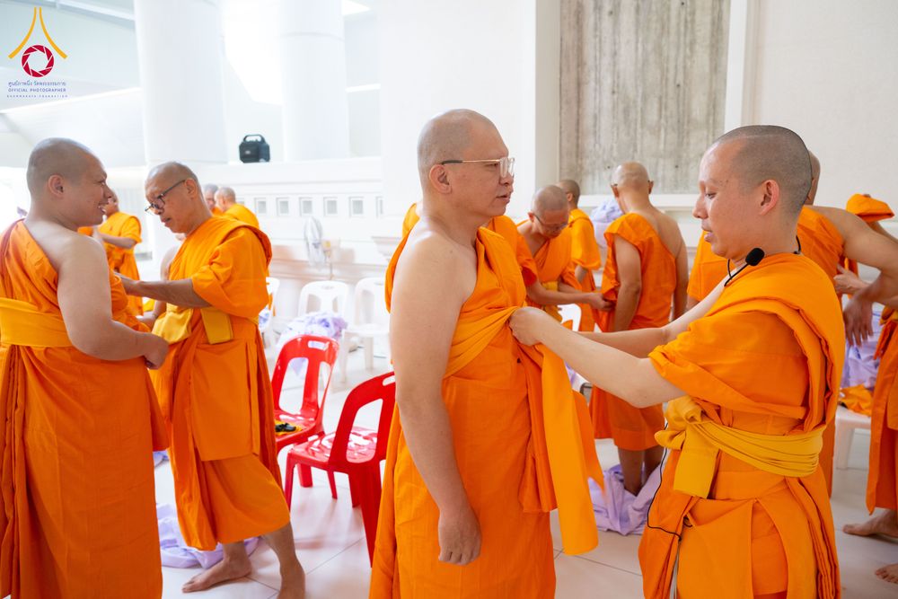 ภาพ No.286608:วันเสาร์ที่ 12 กรกฏาคม พ.ศ.2568 พิธีบรรพชาอุปสมบท  โครงการบรรพชาอุปสมบทหมู่ ธรรมทายาทนานาชาติ(ภาคภาษาจีน), โครงการบรรพชาสามเณร โรงเรียนนานาชาติ รุ่นที 14