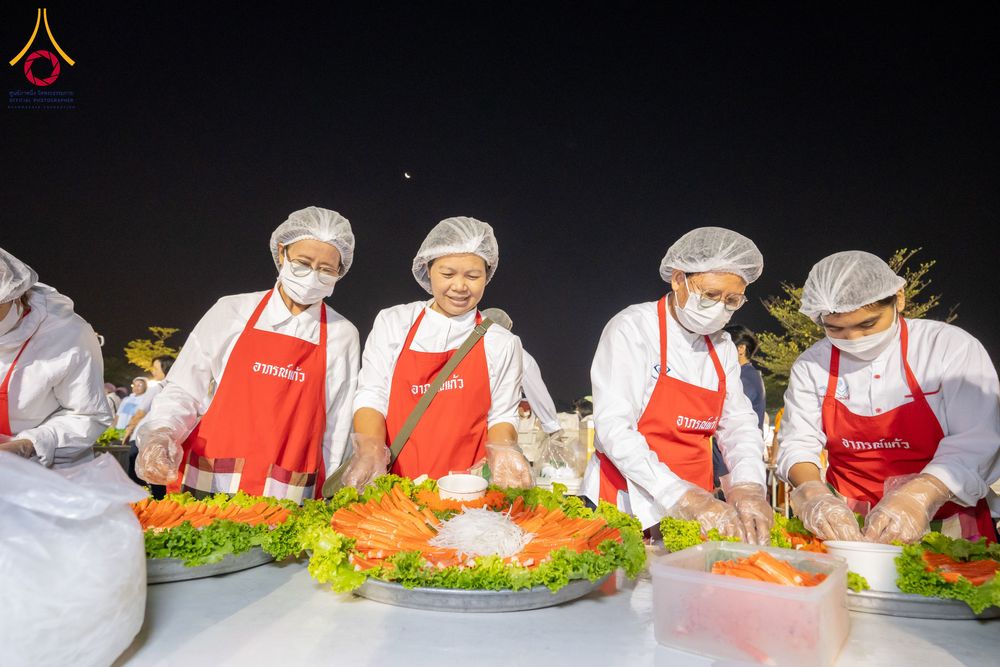 ภาพ No.294871:วันที่ 15 มกราคม พ.ศ. 2569 พิธีถวายภัตตาหารเป็นสังฆทาน แด่พระธรรมยาตรา ณ วัดโบสถ์บน ต.บางคูเวียง จ.นนทบุรี อนุสรณ์สถานลำดับที่ 4 สถานที่เกิดด้วยกายธรรม ในโครงการธรรมยาตรา กตัญญูบูชา มหาปูชนียาจารย์ พระมงคลเทพมุนี(สด จนฺทสโร) พระผู้ปราบมาร อนุสรณ์สถาน 7 แ