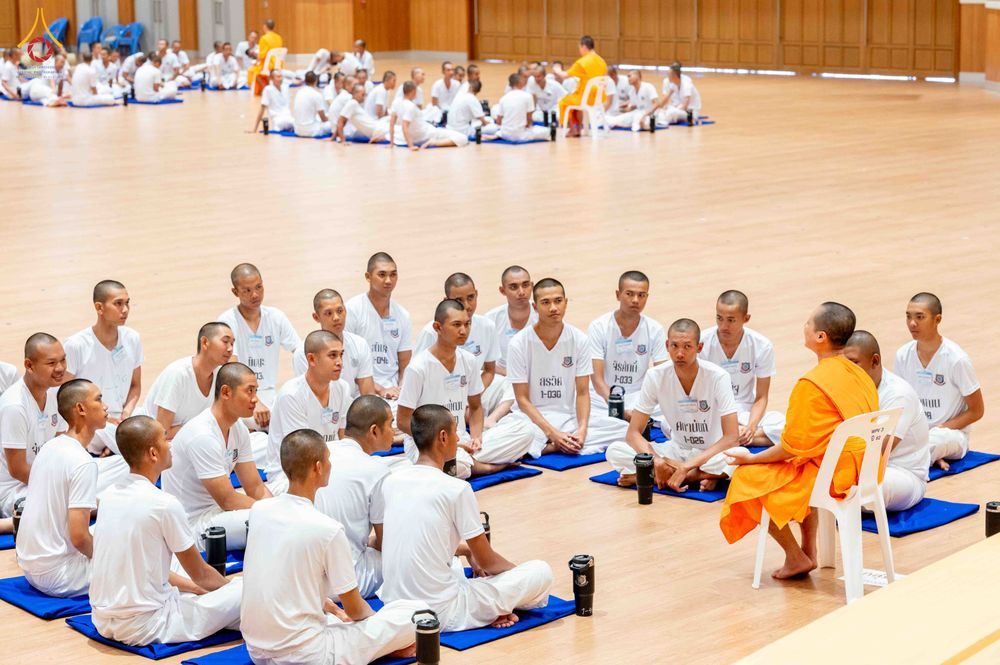 ภาพ No.341091:วันที่ 26 กรกฎาคม พ.ศ. 2569 โครงการพัฒนาคุณธรรม จริยธรรม สำหรับนักเรียนนายสิบตำรวจ (นสต.) รุ่นที่ 17 ศูนย์ฝึกอบรมตำรวจภูธรภาค 1 ได้จัดกิจกรรม ตักบาตรเพื่อน้อมอุทิศถวายเพื่อเป็นพระราชกุศลฯ  และปฏิบัติธรรม ติวธรรมมะ ณ ศูนย์ปฏิบัติธรรมเวิล์ดพีช วัลเล่ย์ (Wo