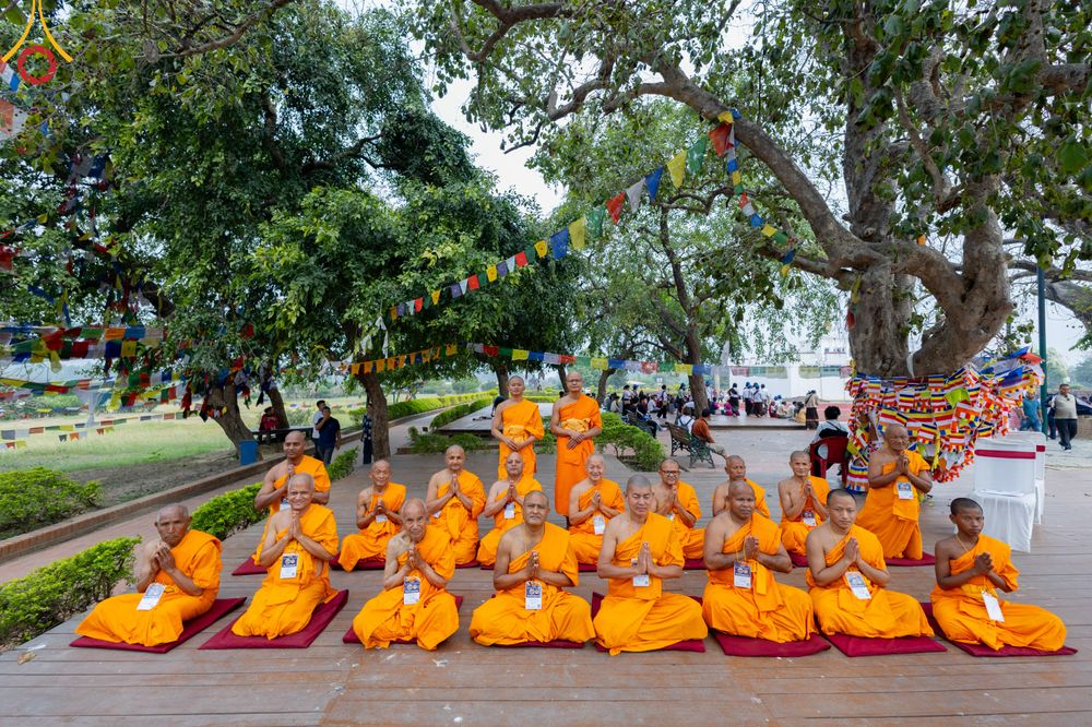 ภาพ No.314663:วันที่ 20 มีนาคม พ.ศ. 2569 พระอาจารย์ แนะนำการปฏิบัติธรรมให้แก่สามเณร  โครงการบรรพชาสามเณร 500 รูป เนปาล ณ วิหารมายาเทวี ประเทศเนปาล