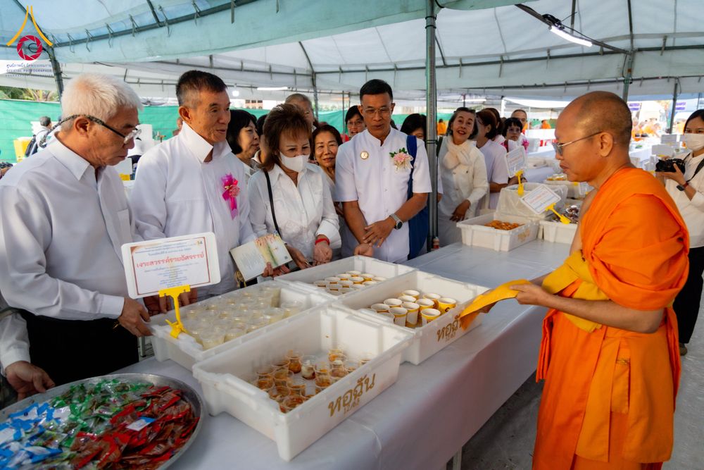 ภาพ No.289956:วันที่ 8 มกราคม พ.ศ. 2569 พิธีถวายภัตตาหารเป็นสังฆทาน แด่พระธรรมยาตรา ณ อนุสรณ์สถานคลองบางนางแท่น อ.สามพราน จ.นครปฐม ในโครงการธรรมยาตรา กตัญญูบูชา มหาปูชนียาจารย์ พระมงคลเทพมุนี(สด จนฺทสโร) พระผู้ปราบมาร อนุสรณ์สถาน 7 แห่ง ปีที่ 14