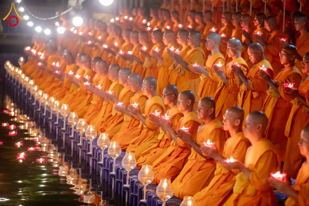 ภาพ No.297461:วันที่ 16 มกราคม พ.ศ. 2569 พิธีลอยประทีปธรรมถวายเป็นพุทธบูชา และบูชาธรรมมหาปูชนียาจารย์  ณ วัดโบสถ์บน ต.บางคูเวียง จ.นนทบุรี อนุสรณ์สถานลำดับที่ 4 สถานที่เกิดด้วยกายธรรม ในโครงการธรรมยาตรา กตัญญูบูชา มหาปูชนียาจารย์ พระมงคลเทพมุนี(สด จนฺทสโร) พระผู้ปราบม