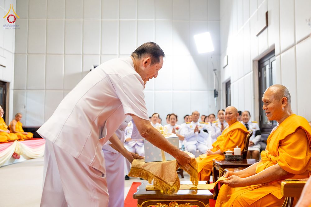 ภาพ No.332337:วันเสาร์ที่ 6 มิถุนายน พ.ศ.2569 พิธีต้อนรับสัญญาบัตร พัดยศ พระราชภาวนาวชิรวิเทศ วิ. ณ อุโบสถพระไตรปิฏก วัดพระธรรมกาย