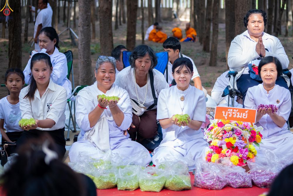 ภาพ No.287680:วันที่ 3 มกราคม พ.ศ. 2569 พิธีต้อนรับพระธรรมยาตรา ครั้งที่ 2 (ภาพชุดที่ 2) ในโครงการธรรมยาตรา กตัญญูบูชา มหาปูชนียาจารย์ พระมงคลเทพมุนี(สด จนฺทสโร) พระผู้ปราบมาร อนุสรณ์สถาน 7 แห่ง ปีที่ 14 ณ อนุสรณ์สถานมหาวิหารพระมงคลเทพมุนี (โลตัสแลนด์) อ.สองพี่น้อง จ.