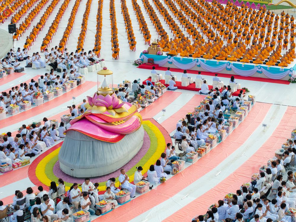 ภาพ No.302611:วันที่ 24 มกราคม พ.ศ. 2569 พิธีตักบาตรพระธรรมยาตรา(ภาพชุดที่ 2) ณ อนุสรณ์สถานลำดับที่ 5 สถานที่เผยแผ่วิชชาธรรมกายครั้งแรก อนุสรณ์สถานบางปลา วัดบางปลา อำเภอบางเลน จังหวัดนครปฐม ในโครงการธรรมยาตรา กตัญญูบูชา มหาปูชนียาจารย์ พระมงคลเทพมุนี(สด จนฺทสโร) พระผู