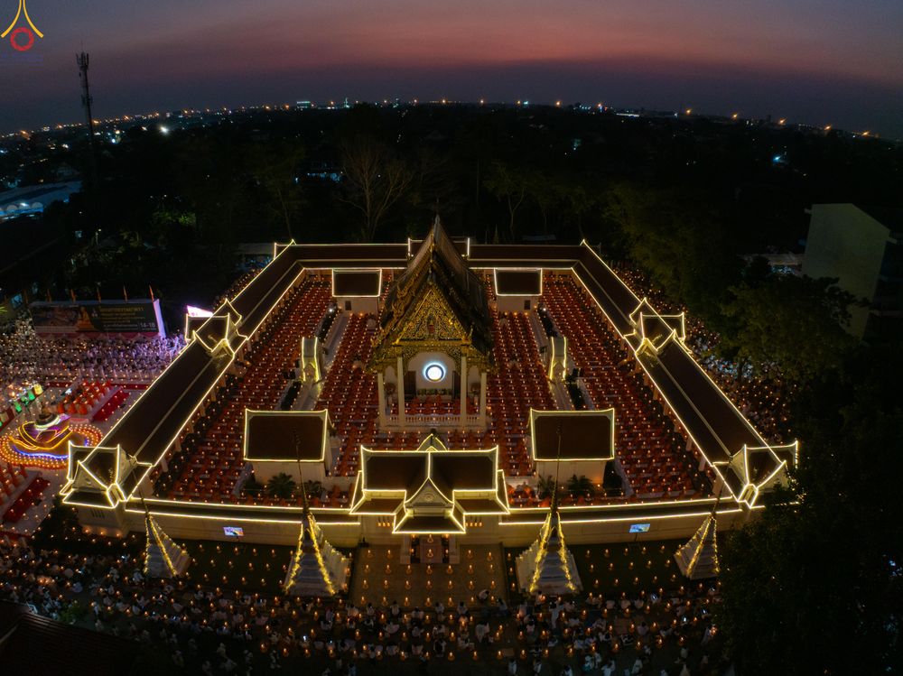 ภาพ No.297163:วันที่ 17 มกราคม พ.ศ. 2569 พิธีจุดประทีปถวายเป็นพุทธบูชา และบูชาธรรมมหาปูชนียาจารย์ (ภาพชุดที่ 2) ณ วัดโบสถ์บน ต.บางคูเวียง จ.นนทบุรี อนุสรณ์สถานลำดับที่ 4 สถานที่เกิดด้วยกายธรรม ในโครงการธรรมยาตรา กตัญญูบูชา มหาปูชนียาจารย์ พระมงคลเทพมุนี(สด จนฺทสโร) พร