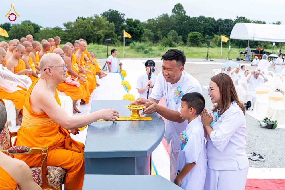 ภาพ No.346659:วันอาทิตย์ที่ 30 สิงหาคม พ.ศ.2569 พิธีทอดผ้าป่า สวดธรรมจักรกัปปวัตนสูตรกลั่นแผ่นดินโปรยรัตนชาติ  สถาปนาองค์พระเจดีย์เพื่อสร้างสันติภาพโลก  ณ ศูนย์ปฏิบัติธรรมพนมสารคาม (เพชรตะวัน) จังหวัดฉะเชิงเทรา