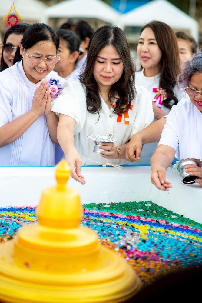 ภาพ No.275173:วันอาทิตย์ที่ 30 พฤศจิกายน พ.ศ. 2568 พิธีตอกเสาเข็ม "สร้างองค์พระเจดีย์เพื่อสร้างสันติภาพโลก" ต้นสุดท้าย ณ ศูนย์ปฏิบัติธรรมระยอง (บ้านช่องลม)