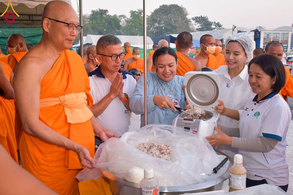 ภาพ No.114568:พิธีถวายภัตตาหารเป็นสังฆทาน แด่คณะพระธรรมยาตรา ปีที่ 12 วันที่ 18 มกราคม พ.ศ. 2567 ณ วัดโบสถ์(บน) บางคูเวียง จ.นนทบุรี