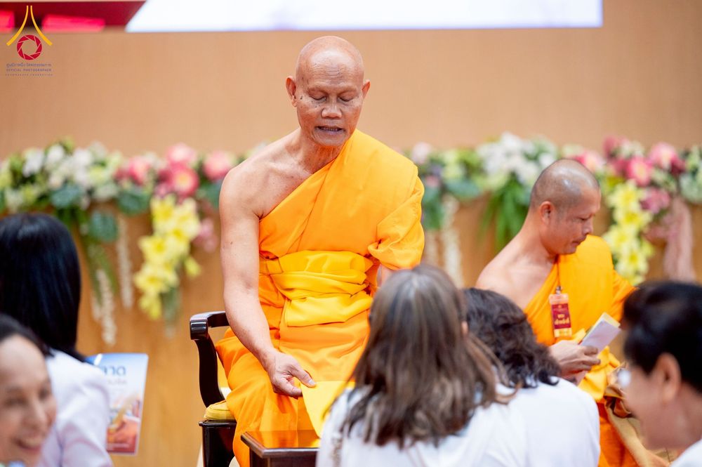 ภาพ No.272959:วันอาทิตย์ที่ 23 พฤศจิกายน พ.ศ.2568 พิธีมุทิตาสักการะ พระมหาเถระและพระเถระ ประจำปีพุทธศักราช 2568 ณ ห้องแก้วสารพัดนึก 2 สภาธรรมกายสากล  วัดพระธรรมกาย