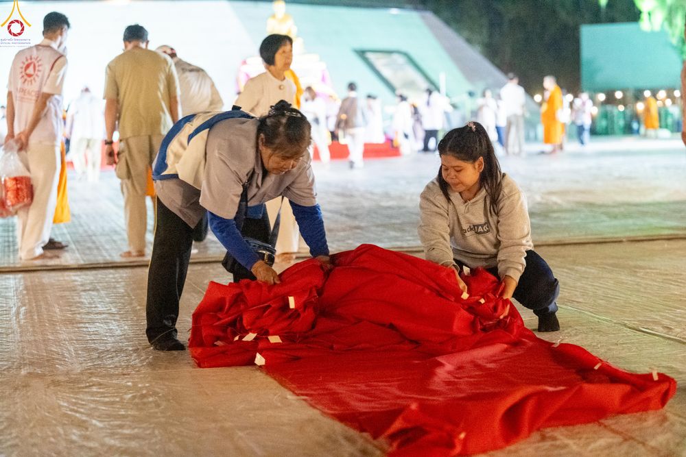 ภาพ No.301597:ภาพเบื้องหลังอาสาสมัครรวมใจ ชุดที่ 4 ในโครงการธรรมยาตรา กตัญญูบูชา มหาปูชนียาจารย์ พระมงคลเทพมุนี(สด จนฺทสโร) พระผู้ปราบมาร อนุสรณ์สถาน 7 แห่ง ปีที่ 14