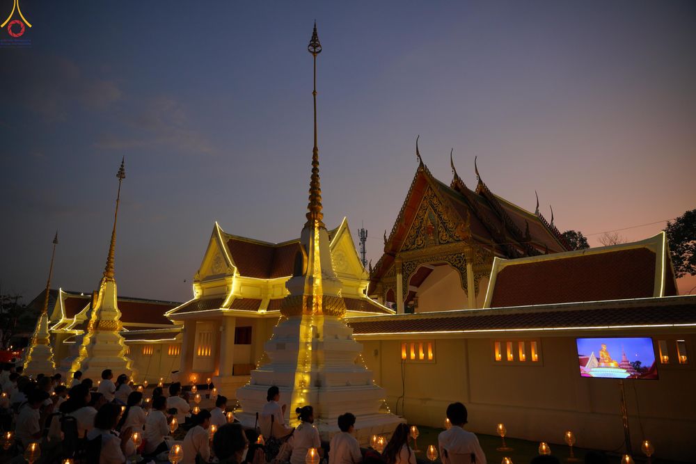 ภาพ No.297158:วันที่ 17 มกราคม พ.ศ. 2569 พิธีจุดประทีปถวายเป็นพุทธบูชา และบูชาธรรมมหาปูชนียาจารย์ (ภาพชุดที่ 2) ณ วัดโบสถ์บน ต.บางคูเวียง จ.นนทบุรี อนุสรณ์สถานลำดับที่ 4 สถานที่เกิดด้วยกายธรรม ในโครงการธรรมยาตรา กตัญญูบูชา มหาปูชนียาจารย์ พระมงคลเทพมุนี(สด จนฺทสโร) พร