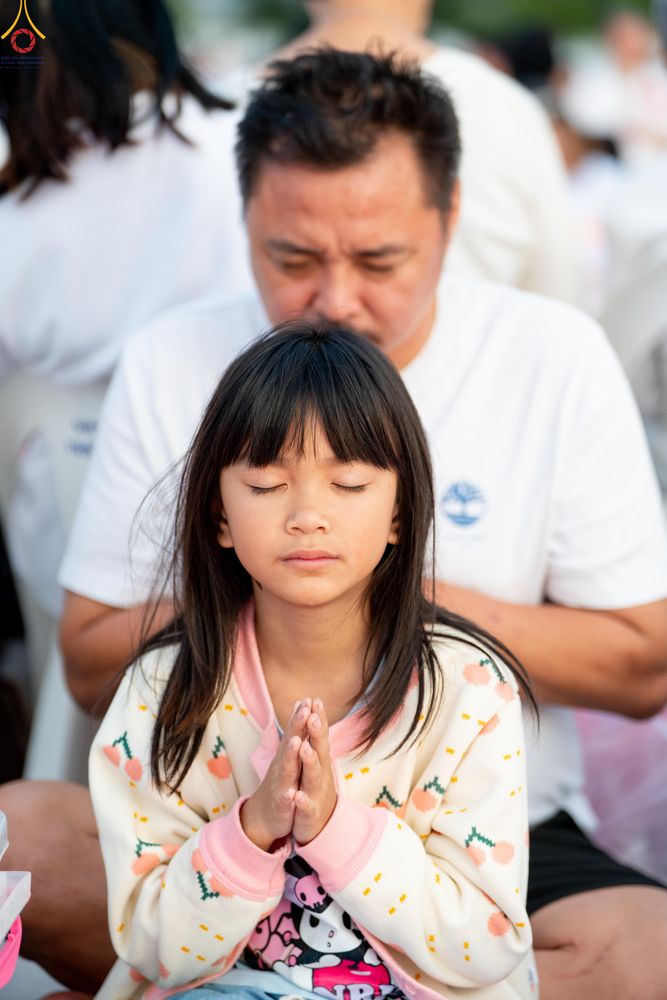 ภาพ No.302606:วันที่ 24 มกราคม พ.ศ. 2569 พิธีตักบาตรพระธรรมยาตรา(ภาพชุดที่ 2) ณ อนุสรณ์สถานลำดับที่ 5 สถานที่เผยแผ่วิชชาธรรมกายครั้งแรก อนุสรณ์สถานบางปลา วัดบางปลา อำเภอบางเลน จังหวัดนครปฐม ในโครงการธรรมยาตรา กตัญญูบูชา มหาปูชนียาจารย์ พระมงคลเทพมุนี(สด จนฺทสโร) พระผู