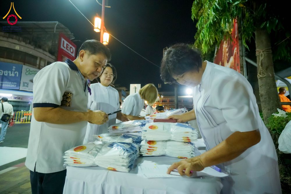 ภาพ No.313811:วันอาทิตย์ที่ 14 มีนาคม พ.ศ. 2569 ทำบุญเมืองหาดใหญ่ตักบาตรพระ 1,109 รูป เติมบุญใหญ่ หลังวิกฤตมหาอุทกภัย ณ ซุ้มประตูไชน่าทาวน์ ถนนศุภสารรังสรรค์ อ.หาดใหญ่ จ.สงขลา