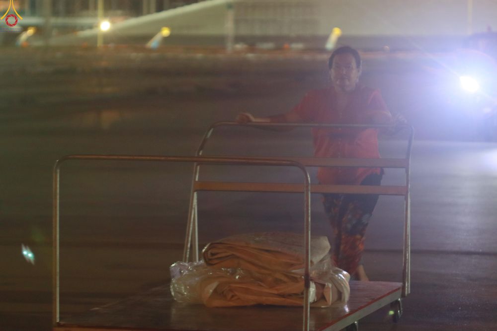 ภาพ No.322063:วันที่ 12 -13 เมษายน พ.ศ.2569 การเตรียมกล่องไทยธรรม + การขนย้ายเก้าอี้ เพื่องานถวายมหาสังฆทาน 40,000 กว่าวัดทั่วประเทศ วันคุ้มครองโลก 22 เมษายน พ.ศ.2569 วัดพระธรรมกาย