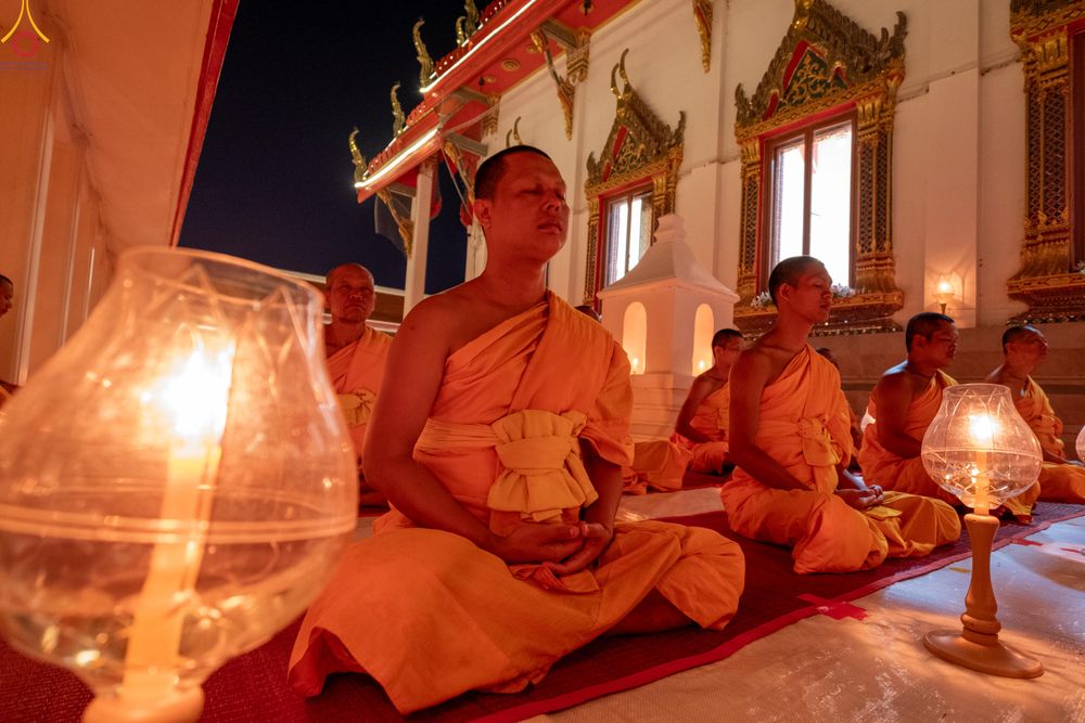 ภาพ No.294193:วันที่ 13 มกราคม พ.ศ. 2569 พิธีจุดประทีปถวายเป็นพุทธบูชา และบูชาธรรมมหาปูชนียาจารย์  (ภาพชุดที่ 2) ณ วัดสองพี่น้อง ต.ต้นตาล อ.สองพี่น้อง จ.สุพรรณบุรี ในโครงการธรรมยาตรา กตัญญูบูชา มหาปูชนียาจารย์ พระมงคลเทพมุนี(สด จนฺทสโร) พระผู้ปราบมาร อนุสรณ์สถาน 7 แห่