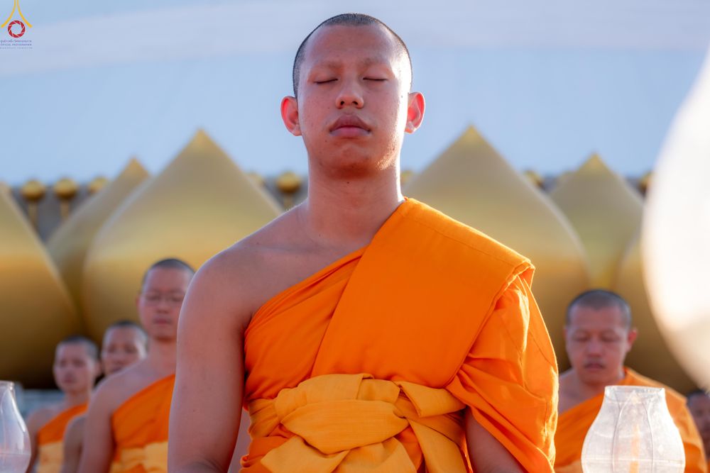 ภาพ No.301984:วันที่ 23 มกราคม พ.ศ. 2569 พิธีจุดประทีปธรรมถวายเป็นพุทธบูชา และบูชาธรรมมหาปูชนียาจารย์  ณ อนุสรณ์สถานลำดับที่ 5 สถานที่เผยแผ่วิชชาธรรมกายครั้งแรก อนุสรณ์สถานบางปลา วัดบางปลา อำเภอบางเลน จังหวัดนครปฐม ในโครงการธรรมยาตรา กตัญญูบูชา มหาปูชนียาจารย์ พระมงคล