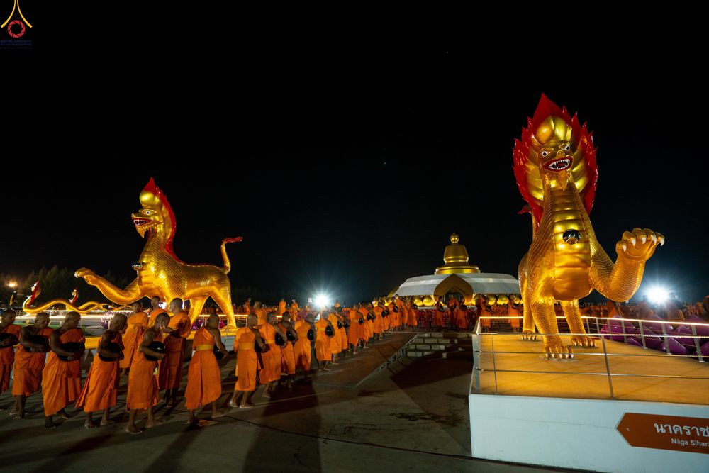 ภาพ No.302366:วันที่ 24 มกราคม พ.ศ. 2569 พิธีตักบาตรพระธรรมยาตรา ณ อนุสรณ์สถานลำดับที่ 5 สถานที่เผยแผ่วิชชาธรรมกายครั้งแรก อนุสรณ์สถานบางปลา วัดบางปลา อำเภอบางเลน จังหวัดนครปฐม ในโครงการธรรมยาตรา กตัญญูบูชา มหาปูชนียาจารย์ พระมงคลเทพมุนี(สด จนฺทสโร) พระผู้ปราบมาร อนุส