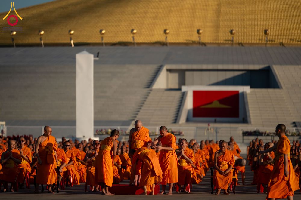 ภาพ No.285305:วันจันทร์ที่ 15 ธันวาคม พ.ศ.2568  บันทึกภาพหมู่ประวัติศาสตร์ โครงการบรรพชาอุปสมบทหมู่  รุ่นบูชาธรรมมหาปูชนียาจารย์ ประจำปี 2568 ณ ลานธรรมมหาธรรมกายเจดีย์ วัดพระธรรมกาย