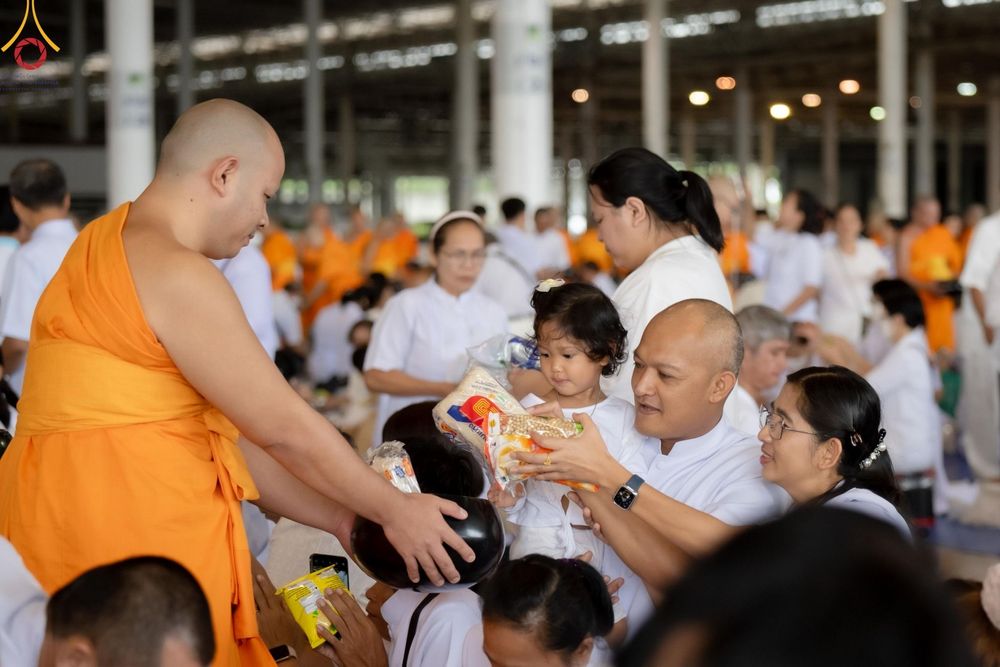 ภาพ No.137209:พิธีตักบาตร และปฏิบัติธรรม ในวันวิสาขบูชา วันพุธที่ 22 พฤษภาคม พ.ศ. 2567 ( วันพระขึ้น15 ค่ำ เดือน 6 ) ณ วัดพระธรรมกาย จ.ปทุมธานี