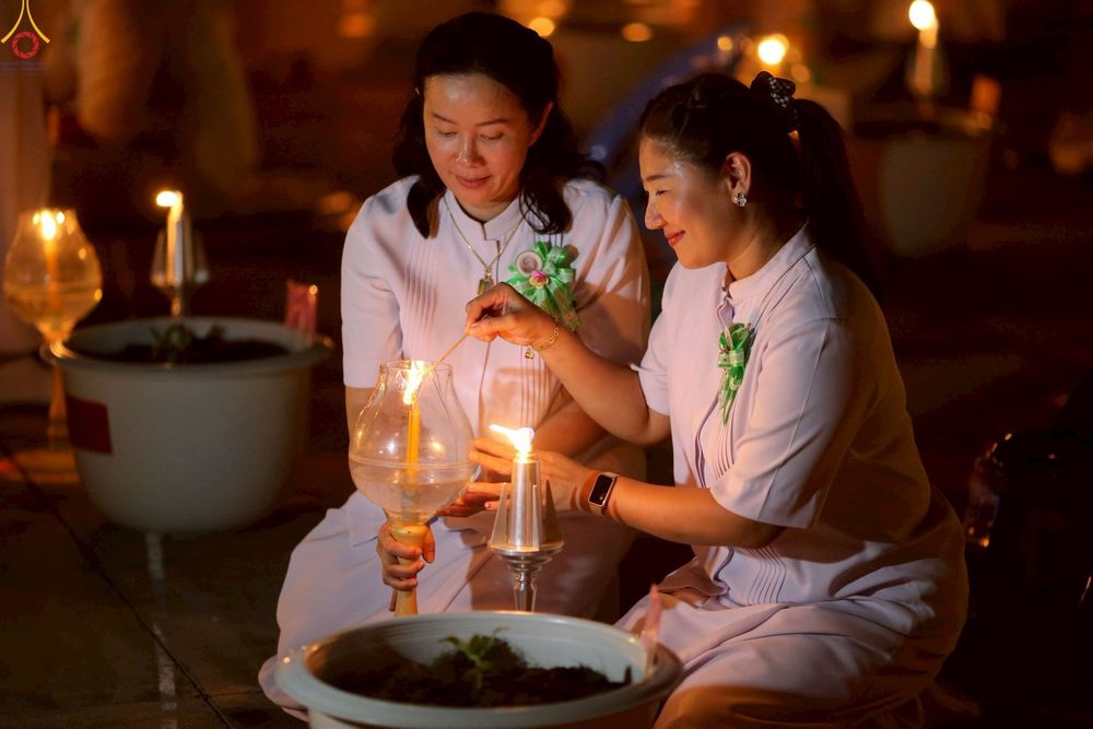 ภาพ No.253676:วันที่ 10 ตุลาคม พ.ศ. 2568 พิธีจุดประทีปบูชาพระผู้ปราบมาร, พิธีจุดประทีปบนพระมหาธรรมกายเจดีย์  20,000 ดวง เนื่องในวันคล้ายวันเกิดครบรอบ 141 ปี พระมงคลเทพมุนี (สด จนฺทสโร)