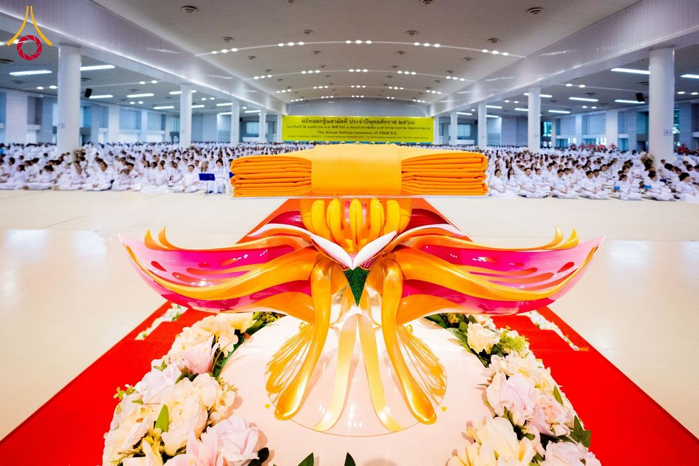 ภาพ No.264341:วันอาทิตย์ที่ 2 พฤศจิกายน พ.ศ. 2568 พิธีบูชาข้าวพระ ณ สภาธรรมกายสากล วัดพระธรรมกาย