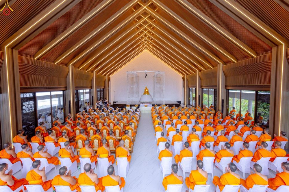 ภาพ No.249225:วันที่ 20 กันยายน พ.ศ. 2568 พิธีประดิษฐานรูปหล่อหลวงปู่วัดปากน้ำ ภาษีเจริญ ณ วิหารพระมงคลเทพมุนี (สด จนฺทสโร) ศูนย์ปฏิบัติธรรมภูเก็ต จ.ภูเก็ต