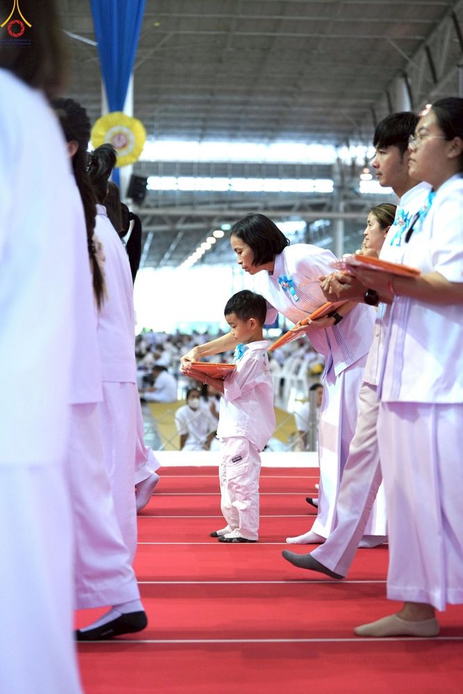 ภาพ No.277524:วันอาทิตย์ต้นเดือนที่ 7 ธันวาคม พ.ศ.2568 พิธีทอดผ้าป่าต้นสมบัติจักรพรรดิ ณ สภาธรรมกายสากล วัดพระธรรมกาย