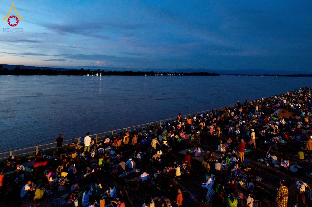 ภาพ No.250491:วันอังคารที่ 7 ตุลาคม พ.ศ. 2568 พิธีจุดประทีปบูชาพระรัตนตรัย ณ ลานธรรมปทุมรัตน์ธรรมเจดีย์ พุทธอุทยานนานาชาติ อ.โพนพิสัย จ.หนองคาย