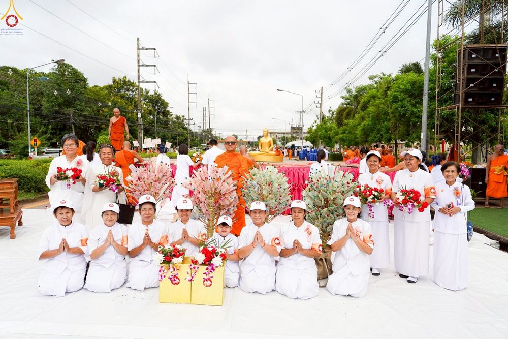 ภาพ No.229893:วันพฤหัสบดีที่ 26 มิถุนายน พ.ศ. 2568 พิธีตักบาตรพระ 1,165 รูป ฉลองก่อตั้งเมืองวานรนิวาส ครบรอบ 164 ปี ณ ถนนวานรนิวาส-อากาศอำนวย อ.วานรนิวาส จ.สกลนคร
