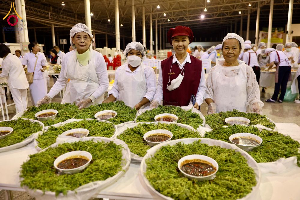 ภาพ No.287233:วันที่ 3 มกราคม พ.ศ.2569 พิธีถวายภัตตาหารเป็นสังฆทาน แด่พระธรรมยาตรา ณ วัดพระธรรมกาย  จังหวัดปทุมธานี ในโครงการธรรมยาตรา กตัญญูบูชา มหาปูชนียาจารย์ พระมงคลเทพมุนี(สด จนฺทสโร) พระผู้ปราบมาร อนุสรณ์สถาน 7 แห่ง ปีที่ 14