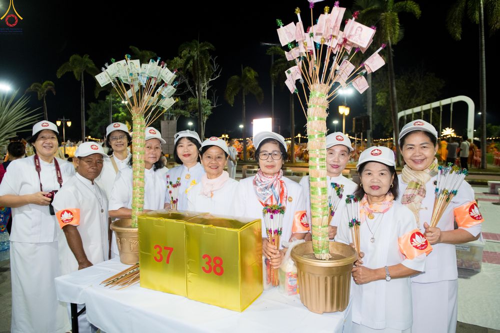 ภาพ No.282465:วันที่ 19 -20 ธันวาคม พ.ศ.2568 เบื้องหลังความสำเร็จ ของการจัดงานตักบาตร พระ 10,000 รูป Skywalk กาญจนบุรี