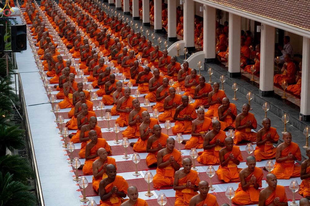 ภาพ No.297096:วันที่ 17 มกราคม พ.ศ. 2569 พิธีจุดประทีปถวายเป็นพุทธบูชา และบูชาธรรมมหาปูชนียาจารย์ (ภาพชุดที่ 2) ณ วัดโบสถ์บน ต.บางคูเวียง จ.นนทบุรี อนุสรณ์สถานลำดับที่ 4 สถานที่เกิดด้วยกายธรรม ในโครงการธรรมยาตรา กตัญญูบูชา มหาปูชนียาจารย์ พระมงคลเทพมุนี(สด จนฺทสโร) พร