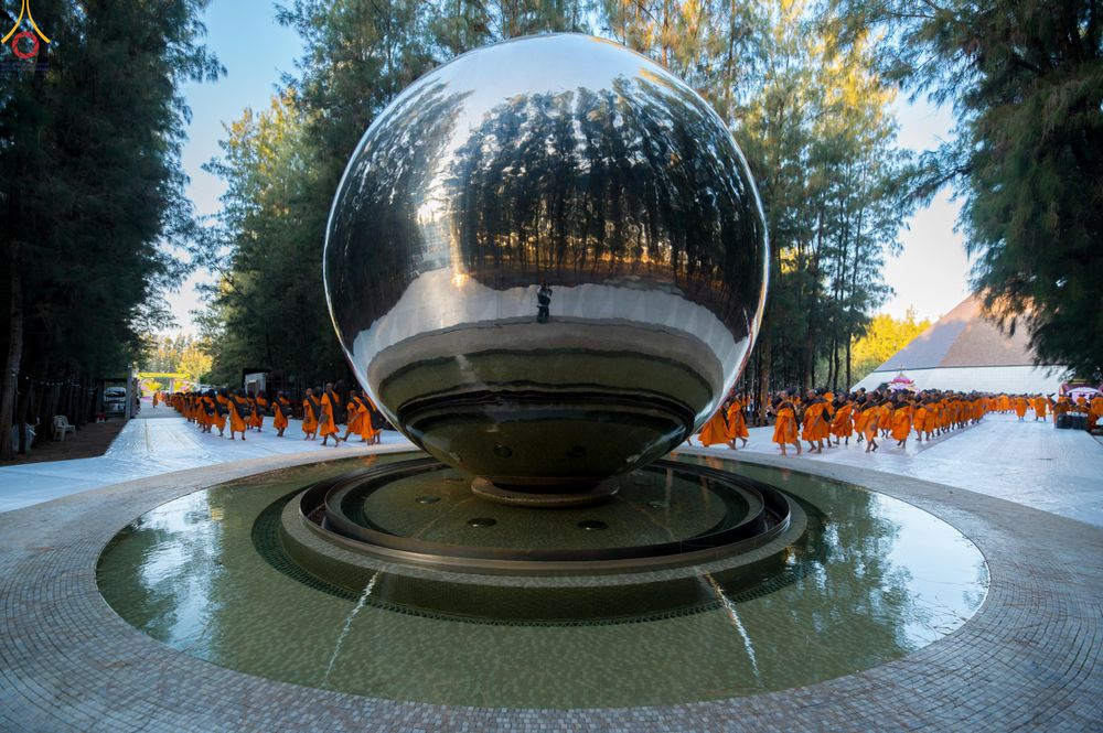 ภาพ No.288481:วันที่ 4 มกราคม พ.ศ. 2569 พระธรรมยาตราปฏิบัติธรรม และถ่ายภาพหมู่ประวัติศาสตร์ ในโครงการธรรมยาตรา กตัญญูบูชา มหาปูชนียาจารย์ พระมงคลเทพมุนี(สด จนฺทสโร) พระผู้ปราบมาร อนุสรณ์สถาน 7 แห่ง ปีที่ 14 ณ อนุสรณ์สถานมหาวิหารพระมงคลเทพมุนี (โลตัสแลนด์) อ.สองพี่น้อง