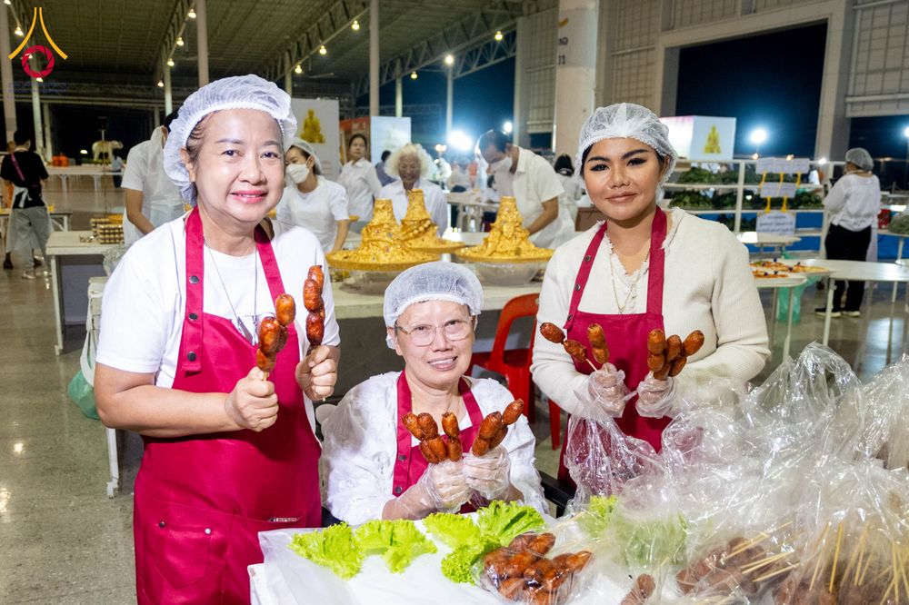 ภาพ No.303452:วันที่ 27 มกราคม พ.ศ. 2569 พิธีถวายภัตตาหารเป็นสังฆทาน แด่พระธรรมยาตรา ณ วัดพระธรรมกาย  จังหวัดปทุมธานี ในโครงการธรรมยาตรา กตัญญูบูชา มหาปูชนียาจารย์ พระมงคลเทพมุนี(สด จนฺทสโร) พระผู้ปราบมาร อนุสรณ์สถาน 7 แห่ง ปีที่ 14