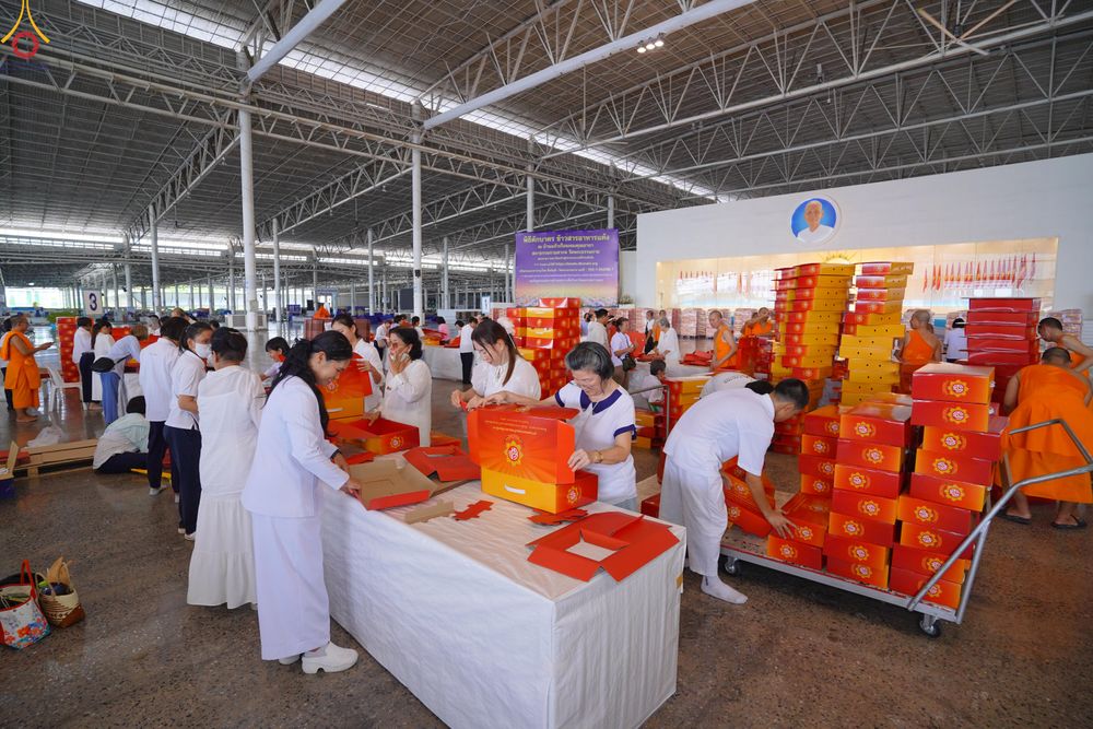 ภาพ No.320497:วันที่ 10 เมษายน พ.ศ.2569 การเตรียมกล่องไทยธรรม เพื่องานถวายมหาสังฆทาน 40,000 กว่าวัดทั่วประเทศ วันคุ้มครองโลก 22 เมษายน พ.ศ.2569 วัดพระธรรมกาย