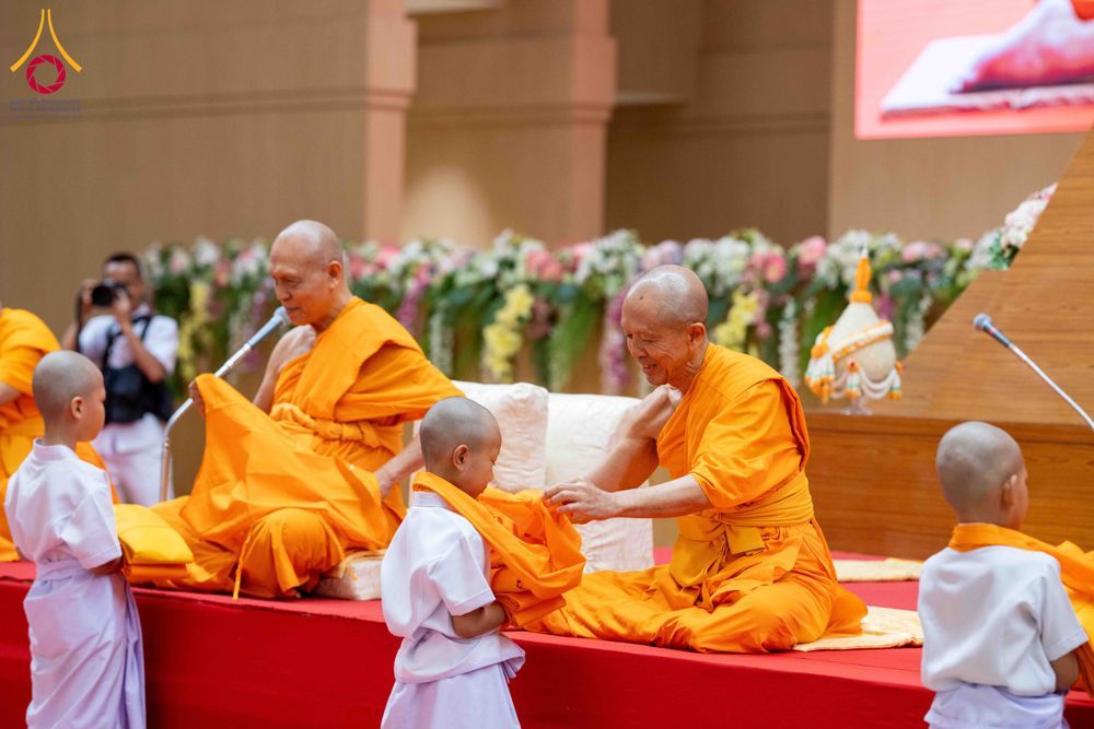 ภาพ No.319540:วันเสาร์ที่ 4 เมษายน พ.ศ.2569 พิธีขอขมา มอบผ้าไตร และถวายบาตรแด่นาคธรรมทายาท ในโครงการบรรพชาสามเณรฟื้นฟูพระพุทธศาสนาทั่วไทย โครงการหน่อแก้วเปรียญธรรม รุ่นที่ 14 โครงการสามเณรยุวธรรมทายาท รุ่นที่ 34 โครงการสามเณรมัชฌิมธรรมทายาท รุ่นที่ 30 ณ สภาธรรมกายสากล