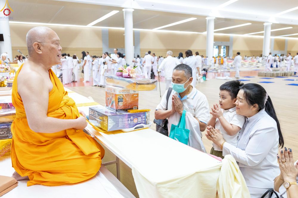ภาพ No.341833:วันพุธที่ 29 กรกฎาคม พ.ศ. 2569 พิธีถวายผ้าอาบน้ำฝน เทียนพรรษาและประทีปโคมไฟ ณ ห้องแก้วสารพัดนึก 2 สภาธรรมกายสากล วัดพระธรรมกาย