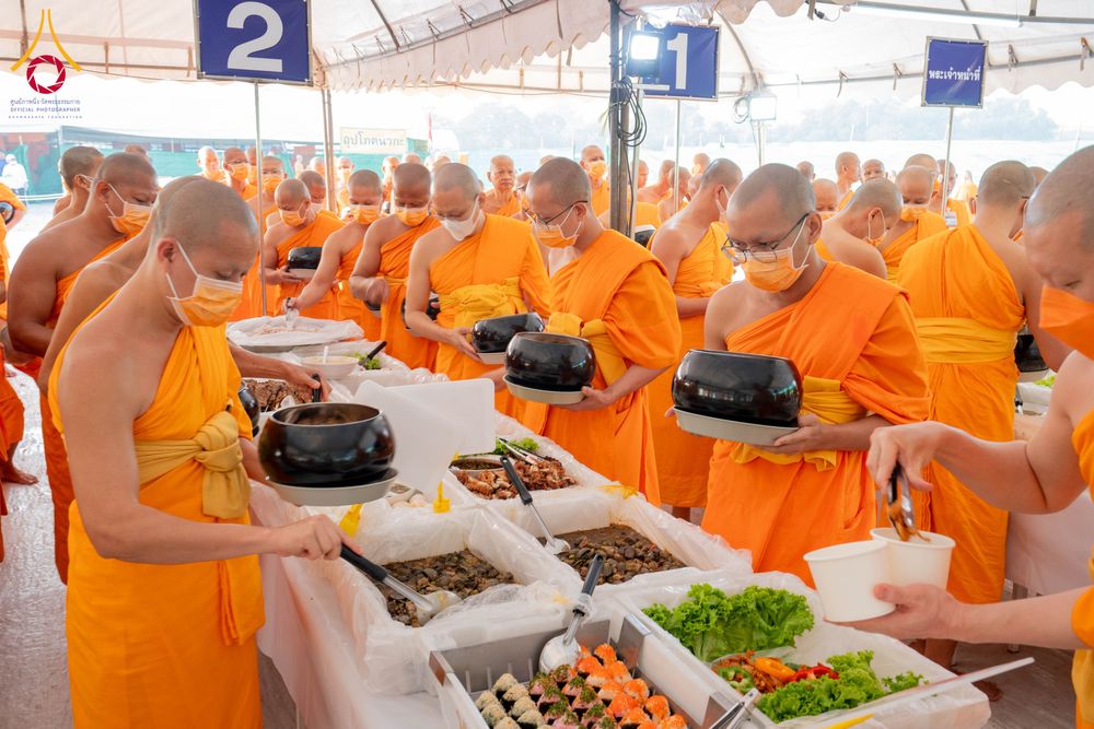 ภาพ No.297983:วันที่ 19 มกราคม พ.ศ. 2569 พิธีถวายภัตตาหารเป็นสังฆทาน แด่พระธรรมยาตรา ณ อนุสรณ์สถานบางปลา วัดบางปลา อำเภอบางเลน จังหวัดนครปฐม ในโครงการธรรมยาตรา กตัญญูบูชา มหาปูชนียาจารย์ พระมงคลเทพมุนี(สด จนฺทสโร) พระผู้ปราบมาร อนุสรณ์สถาน 7 แห่ง ปีที่ 14