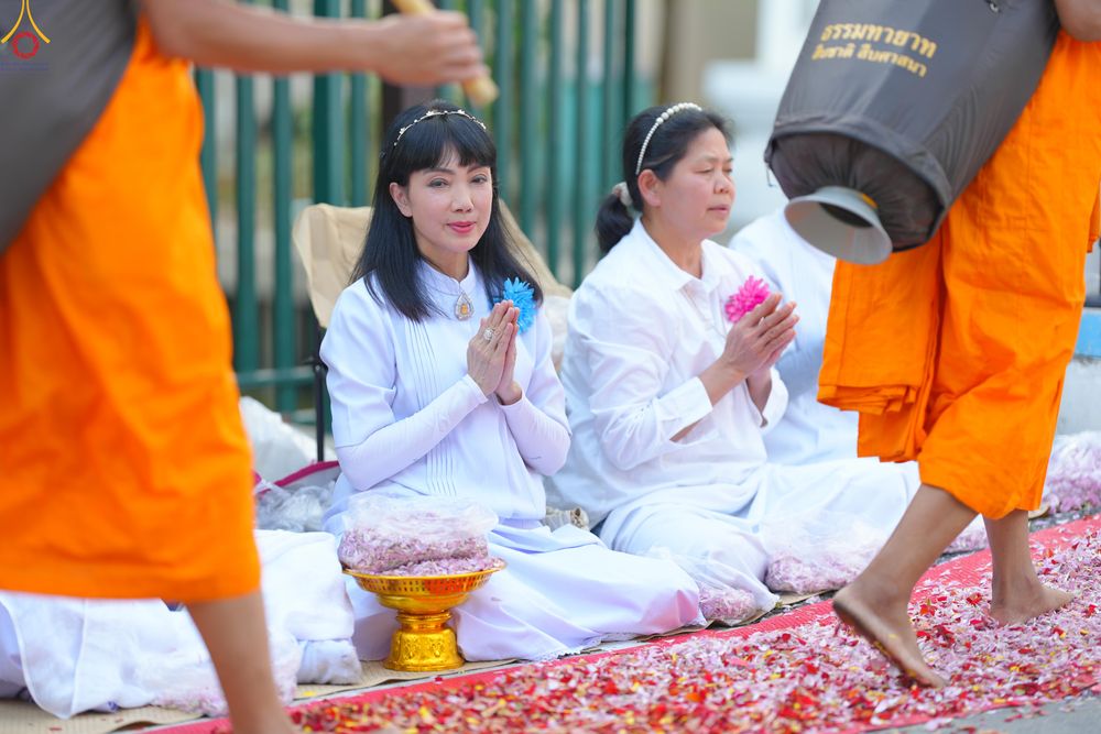 ภาพ No.295217:วันที่ 16 มกราคม พ.ศ. 2569 พิธีต้อนรับพระธรรมยาตรา อนุสรณ์สถานลำดับที่ 4 (ภาพชุดที่ 2) สถานที่เกิดด้วยกายธรรม ณ วัดโบสถ์บน ต.บางคูเวียง จ.นนทบุรี ในโครงการธรรมยาตรา กตัญญูบูชา มหาปูชนียาจารย์ พระมงคลเทพมุนี(สด จนฺทสโร) พระผู้ปราบมาร อนุสรณ์สถาน 7 แห่ง ปี