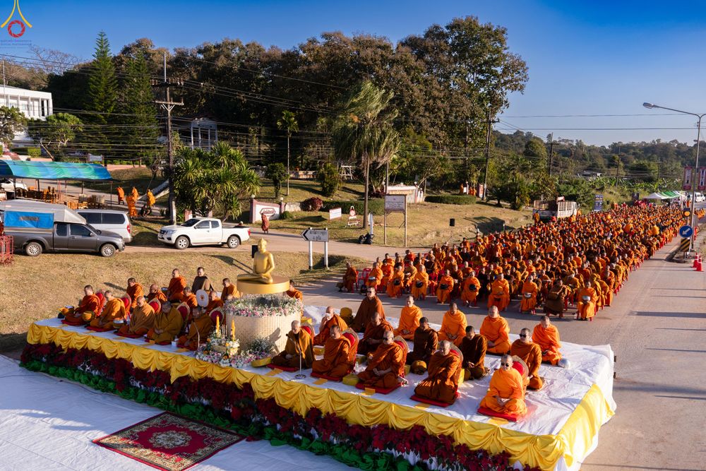 ภาพ No.281389:วันเสาร์ที่ 27 ธันวาคม พ.ศ.2568 พิธีตักบาตรพระ ๑,๐๐๐ รูป   เพื่อความเป็นสิริมงคลแก่ชีวิตและแผ่นดินไทย  มหากุศลครั้งยิ่งใหญ่แห่งปี ส่งท้ายปีเก่า ต้อนรับปีใหม่  ณ ถนนหน้าที่ว่าการอำเภอภูเรือ จังหวัดเลย