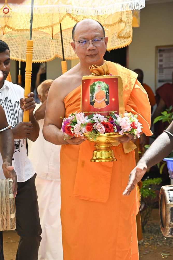 ภาพ No.278805:วันที่ 1 พฤศจิกายน  2568  กฐินสมทบวัดต่างประเทศ โดยคณะศิษยานุศิษย์ บูชาธรรม 81 ปี หลวงพ่อธัมมชโย ณ วัดธรรมรักษิตาราม ประเทศศรีลังกา