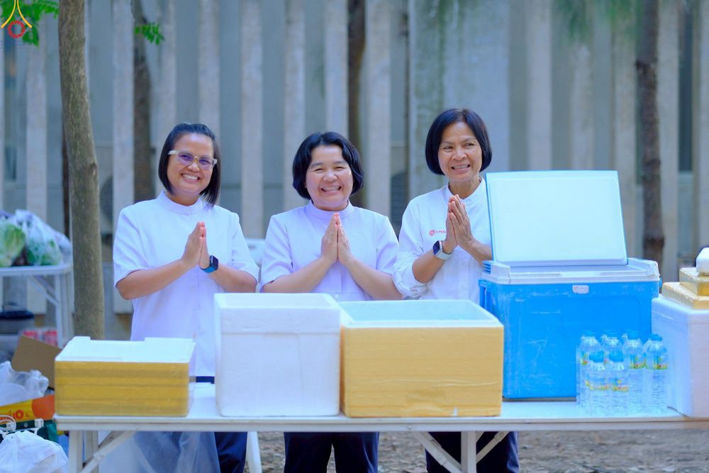 ภาพ No.300484:ภาพเบื้องหลังอาสาสมัครรวมใจ ชุดที่ 3 ในโครงการธรรมยาตรา กตัญญูบูชา มหาปูชนียาจารย์ พระมงคลเทพมุนี(สด จนฺทสโร) พระผู้ปราบมาร อนุสรณ์สถาน 7 แห่ง ปีที่ 14