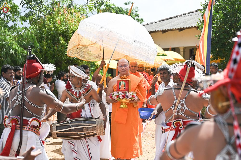 ภาพ No.278807:วันที่ 1 พฤศจิกายน  2568  กฐินสมทบวัดต่างประเทศ โดยคณะศิษยานุศิษย์ บูชาธรรม 81 ปี หลวงพ่อธัมมชโย ณ วัดธรรมรักษิตาราม ประเทศศรีลังกา