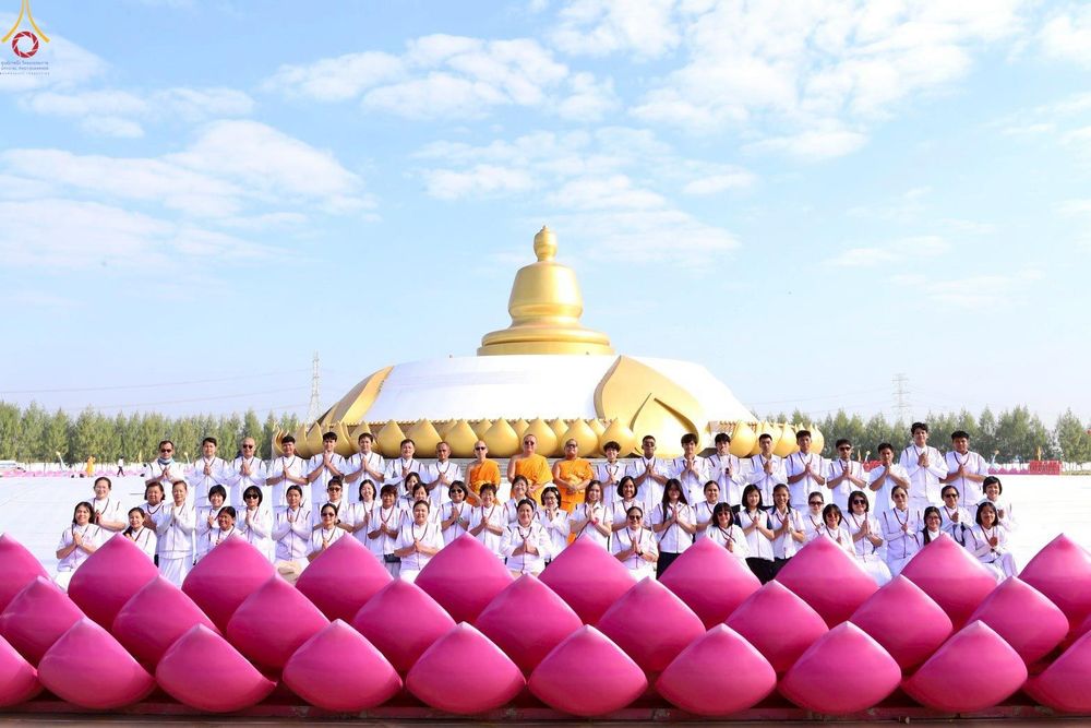 ภาพ No.306729:ภาพเบื้องหลังอาสาสมัครรวมใจ ชุดที่ 5 ในโครงการธรรมยาตรา กตัญญูบูชา มหาปูชนียาจารย์ พระมงคลเทพมุนี(สด จนฺทสโร) พระผู้ปราบมาร อนุสรณ์สถาน 7 แห่ง ปีที่ 14