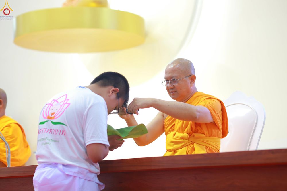 ภาพ No.320067:วันเสาร์ที่ 4 เมษายน 2569 พิธีตัดปอยผม ขอขมาผู้ปกครอง  มอบบาตร-ผ้าไตร และพิธีบรรพชาสามเณร 87 รูป  ณ ศูนย์ปฏิบัติธรรมระยอง(บ้านช่องลม)  ต.บางบุตร อ.บ้านค่าย จ.ระยอง