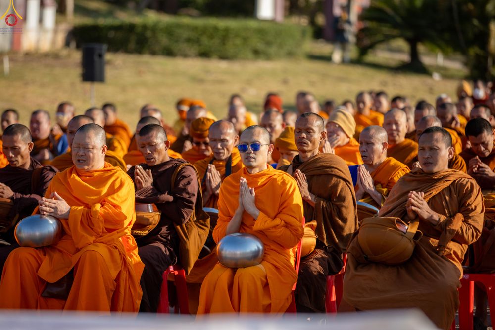 ภาพ No.281390:วันเสาร์ที่ 27 ธันวาคม พ.ศ.2568 พิธีตักบาตรพระ ๑,๐๐๐ รูป   เพื่อความเป็นสิริมงคลแก่ชีวิตและแผ่นดินไทย  มหากุศลครั้งยิ่งใหญ่แห่งปี ส่งท้ายปีเก่า ต้อนรับปีใหม่  ณ ถนนหน้าที่ว่าการอำเภอภูเรือ จังหวัดเลย