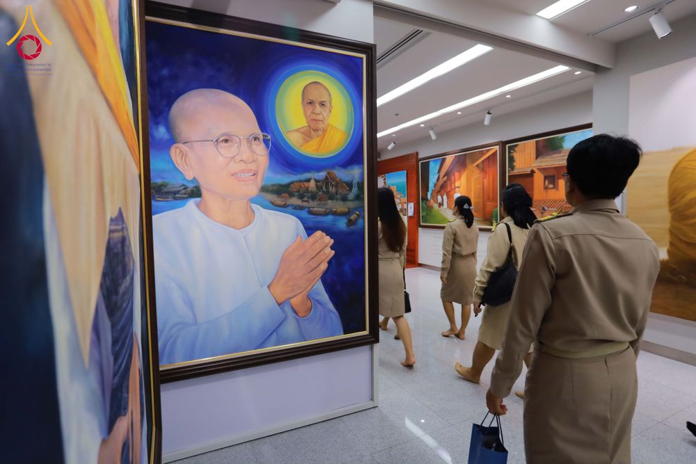 ภาพ No.311496:วันจันทร์ที่ 23 กุมภาพันธ์ พ.ศ. 2569 เปิดโลกทัศน์ผู้บริหารสถานศึกษายุคใหม่ เรียนรู้ต้นแบบการพัฒนาคนผ่านพลัง “บวร–V-Star” ผู้เข้ารับการพัฒนาตามโครงการ สพฐ. ศึกษาดูงานวัดพระธรรมกาย เสริมภาวะผู้นำคุณธรรมสู่การบริหารโรงเรียนอย่างยั่งยืน ณ อาคาร 100 ปี คุณยาย